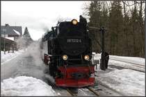 Dampflokomotive 99 7232-4 der Harzer Schmalspurbahnen stand am 25. Februar 2010 als Zug 8929 (Wernigerode - Nordhausen) mit zehn min�tiger Versp�tung im Bahnhof Drei Annen Hohne.