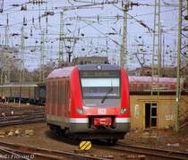 Hier verlassen 422 045/545 und 422 056/556 den M�nchengladbacher Hbf in Richtung Hagen bei herrlichem Sonnen schein am 18.03.2010