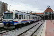 Dreifachtraktion der Dieseltriebwagen MT-5726+MT5725+MT5715  (Fiat 1993).
Eingesetzt als Zuglauf Izmir-�demis-Izmir.
Derzeit enden und beginnen alle Z�ge Richtung Osten im Kopfbahnhof Izmir-Basmane.

15.04.2009 Izmir-Basmane
