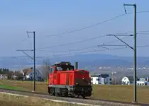 W�hrend ich nahe Kreuzlingen auf die Id�e Suisse Werbelok wartete, kam v�llig �berraschend Bm 4/4 18441 dahergefahren. Gl�cklicherweise gibt es Bahn�berg�nge mit Warnanlagen, die einen aus dem Halbschlaf wecken... (23.M�rz 2010)