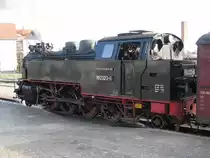 K�hlungsborn-West; Molli-Lok 99 2323-6 vor ihrem Zug nach Bad Doberan,  05.03.2010