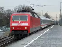 120 109 durchf�hrt am 19.03.2010 den Bahnhof D�sseldorf-Benrath aus Richtung K�ln mit einem IC.
