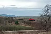 DB BR 185, leider mit  Flachwagenschaden , unterwegs Richtung Wien. Neulengbach, am fr�hen Morgen des 21.03.2010.