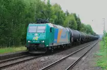 Am 04.09.2009 durfte man sich in Avenwedde-Isselhorst �ber die schicke 185 541-0 der Rail4Chem freuen. Hier sehr sch�n einzufangen, da die G�terz�ge hier schon ein wenig zu k�mpfen haben. In Fahrtrichtung Ruhrgebiet geht es die Steigung zur Avenwedder Br�cke hinauf. Hier tauschen die Personenzugtrasse und die der G�terz�ge die Seiten.