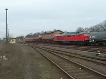 Passend zu Bild 376816, die Vorgeschichte: 233 493-6, wird gleich Lz nach Forsthaus Eiche starten, 232 593-4 (rechts) wartet noch ein paar Minuten, dann bringt sie den Kesselzug, von Skw, nach Baro.