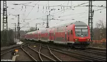 Der RE9 bei der Einfahrt in den Aachener Hbf, Schublok war die 111 146.
18.03.10 17:08