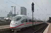 Dortmund Hbf: ICE verl��t den Hbf, leider habe ich den ICE-Namen nicht notiert.
Aufnahmezeit: 23.03.2010;
Belichtung: 1/400s;
Blende: f/10.0; ISO: 200; Brennweite: 45mm