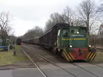 Rangierlok Sch�ma 2434, CFL-150 DBR (Klasmann-Deilmann GmbH) rangiert mit einem G�terzug in Sedelsberg am 19-3-2010.