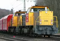 Die 6464 & 6468 der Railion NL ziehen einen Gz durch Duisburg Neudorf nach Flandersbach am 20.03.2010