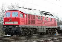 Die altbel�ftete 232 117-2 zieht Brammen durch Duisburg Neudorf am 20.03.2010