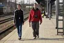 ...  Fl�ssigkeits-Nachschub ... (unsere beiden  Wassertr�ger  Dennis und Sebastian). Trudering, 20. M�rz 2010.