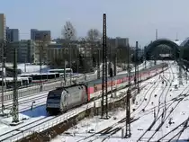 Die  HERTHA -Lok 101 144 mit dem EC 378 nach Stralsund bei Ausfahrt aus Dresden Hbf.; 06.03.2010
