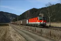 Eine der letzten 1044  mit Pflatsch, ist die 1044 044 welche hier mit einem gemischten G�terzug nahe Fensch zu sehen ist.
23.03.2010