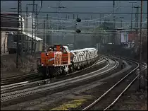 Diese G1000BB von NortRail ist mit Kl�rschlamm auf dem Weg von Vorhalle nach Elverlingsen. (24.03.2010 in Letmathe)