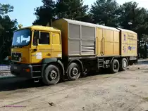 Zweiwege-Schwei�-LKW SKl 97 59 95 50 60-2 der deutschen Firma Thorm�hlen-Schwei�technik Bad Oldesloe, unterwegs zum Schienenschwei�en in Anatolien.
17.04.2009 Camlik-Gar
