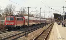 111 180-6 zieht am 20.03.10 den RE 30019  M�nchen - Salzburg Express  durch Trudering Richtung Salzburg.