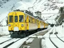 100 Jahre Berninabahn,Der Bernina Nostalgiezug mit ABe 4/4 Nr.34 und 30,beim einem Zwischenhalt in Alp Gr�m.28.03.10
