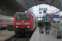 146 003-9 mit dem RE10127 nach Hamm in K�ln Hbf 27.3.10