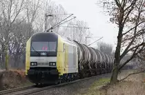 ER 20-003 am 28. M�rz 2010 mit Kesselwagen Richtung Estorf bei Nienburg-Sch�ferhof.
