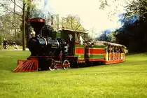 Die Dampflokomotive  Greif  am 15. April 1977 im Karlsruher Schlo�garten.