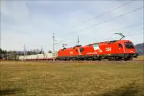 1216 015  Italia  und 1116 194 fahren mit dem G�terzug 54754 von Villach nach Graz.Auch dieses Bild habe ich meiner Frau zu verdanken. :O)
Zeltweg 29.03.2010