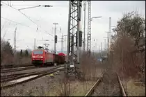 152 053 (9180 6152 053-5 D-DB) steht mit dem G�terzug, Hagen-Kabel -> Vorhalle, in Hagen-Kabel und wartet auf die Abfahrt. (29.03.2010)