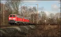 225 099 (9280 1225 099-1 D-DB) und 225 150 (9280 1225 150-2 D-DB) haben einen Leerzug am Haken und sind auf dem R�ckweg in Richtung Vorhalle. (29.03.2010)