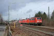 111 140 ist am 29.3.10 mit einem Lokzug aus 146ern und 111ern in Neustadt am R�genberge unterwegs.