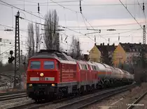 233 176-7, 218 003-2 und 217 015-7 brummen am 20.03.10 mit dem  M�hldorfer  und lauten Get�se durch M�nchen-Heimeranplatz.