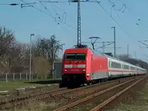 Durchfahrt durch den Haltepunkt Teschenhagen am 07.April 2010 f�r 101 009 mit dem IC 2213 Binz-Stuttgart.