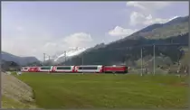 Ge 4/4 I 609 Linard f�hrt mit dem GlacierExpress 900 durch Castrisch Richtung Chur. (08.04.2010)