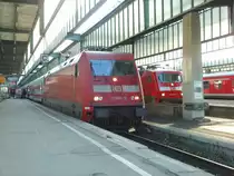 Ein IC nach Saarbr�cken am 07.04.10 im Stuttgarter Hbf (im Hintergrund ein IC nach Z�rich)
