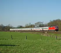 Einer der wenigen IC-Z�ge auf der KBS 610 von Frankfurt Main nach Bebra. Hier im Haunetal bei Hermannspiegel geschoben von 120 146-6. Aufgenommen am 06.04.2010.