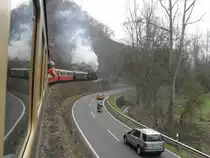 Am 3.4.10 entstand diese wundersch�ne Aufnahme bei der Brohltalbahn.
Zuglok war die 99 7203 der UEF und als Schublok war (was hier nicht zu sehen ist) die Diesellok D1,die seit zweij�hriger Pause entlich wieder fahren konnte.