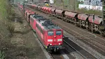 151 103-9 in Doppeltraktion verl��t Bereich Bonn-Beuel Bhf in Richtung S�den - 07.04.2010