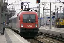 Taurus 1116 107 f�hrt mit gem��igtem Tempo mit EC634 nach Graz in Wien Meidling ein. 10.4.2010