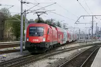 Taurus 1116 260  Europ�ischer Lokf�hrerschein  f�hrt mit einem DoSto kommend aus Retz in die Endhaltestelle Wien Meidling ein. 10.4.2010