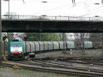 Cobra-Lok 2819 (186 211) auf den letzten Metern der Rampe bei der Einfahrt in Aachen-West. Aufgenommen am 10/04/2010.
