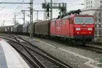 180 008 rollt durch den Dresdner Hbf am 11.04.2010