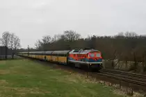 232 105 der NBE, aktuell im Einsatz f�r die PCT, mit einem Autozug am 10.04.2010 bei Feldmoching.