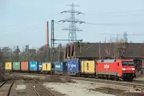 152 116-0 kommt am 07.04.10 mit einem Containerzug aus Hamburg-Waltershof und durchf�hrt hier gerade Hamburg-Unterelbe auf dem Weg Richtung S�den.