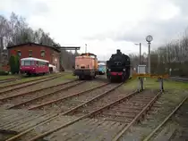 Reichsbahnflair im BW Adorf/Vogtl. Zur Saisoner�ffnug, am 11.04.10. Von rechts 972 711-6, 346 779-2, dahinter 772 155-8 und 86 1607-0.