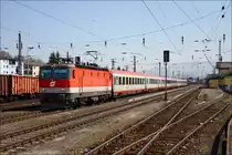 1044 003 f�hrt mit EC 531  Stadttheater Klagenfurt  von Wien Meidling nach Lienz.
Zeltweg 8.4.2010