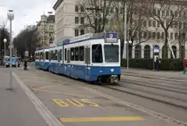 Be 4/6 2086 und Be 2/4 2434 n�hern sich am 1.4.10 dem B�rkliplatz.

