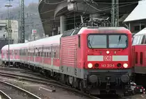 Die 143 313-5 rangiert eine RB durch Koblenz HBF am 03.04.2010
