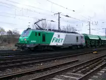 Am 11.04.2010 durchfuhr diese franz�sische Elok Magdeburg Sudenburg. Angeh�ngt waren Sch�ttgutwagen von ITL . BR285 108-7 der ITL wurde am Zugende mitgeschleppt.