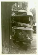 Entgleisung auf dem Westentring 1986. Ausl�ser war ein Bolzen in der Schiene.