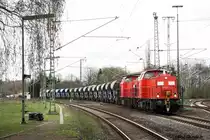 203 117 und 203 119 mit einem Bauzug am 11.4.10 in Lehrte.