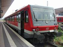 628-594 am 22.7.2005 als RB nach Bensheim in Worms Hbf, man beachtet links unter dem Fenster neben der T�r sieht noch die Reste eines Sachsen Wabens. 
