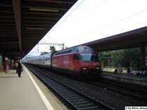 Die Re 460 054-0 ''Dreil�ndereck'' fuhr am 25.7.05 mit dem IC 586 nach Basel SBB in Landquart ein.